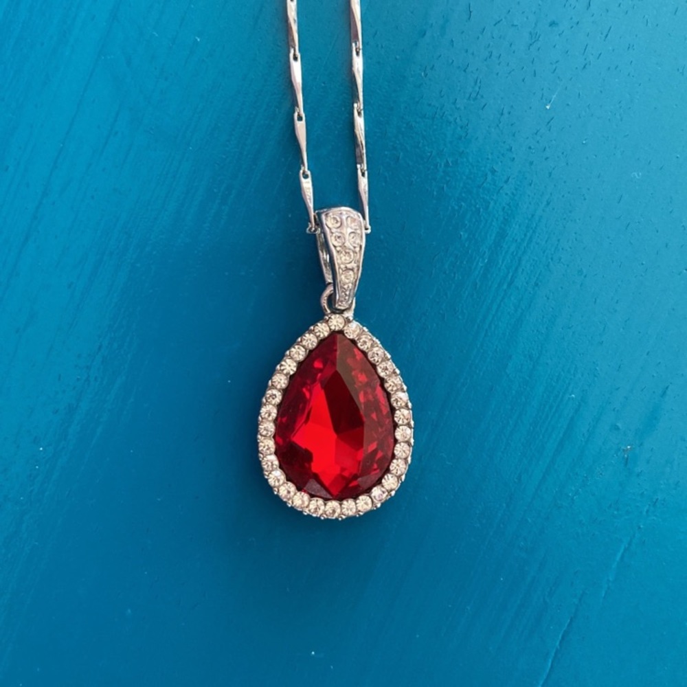 Red pendant necklace